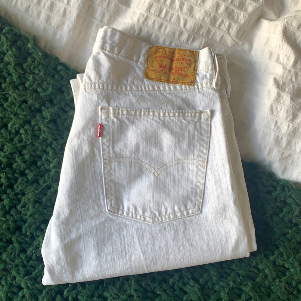 Worn 2x men’s Levi’s W36 L34 514 white denim